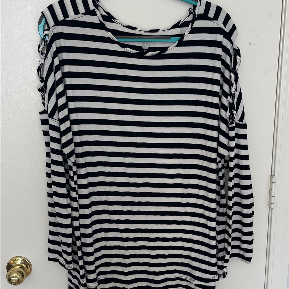 Source Unknown Black and White Striped Long Sleeve Top